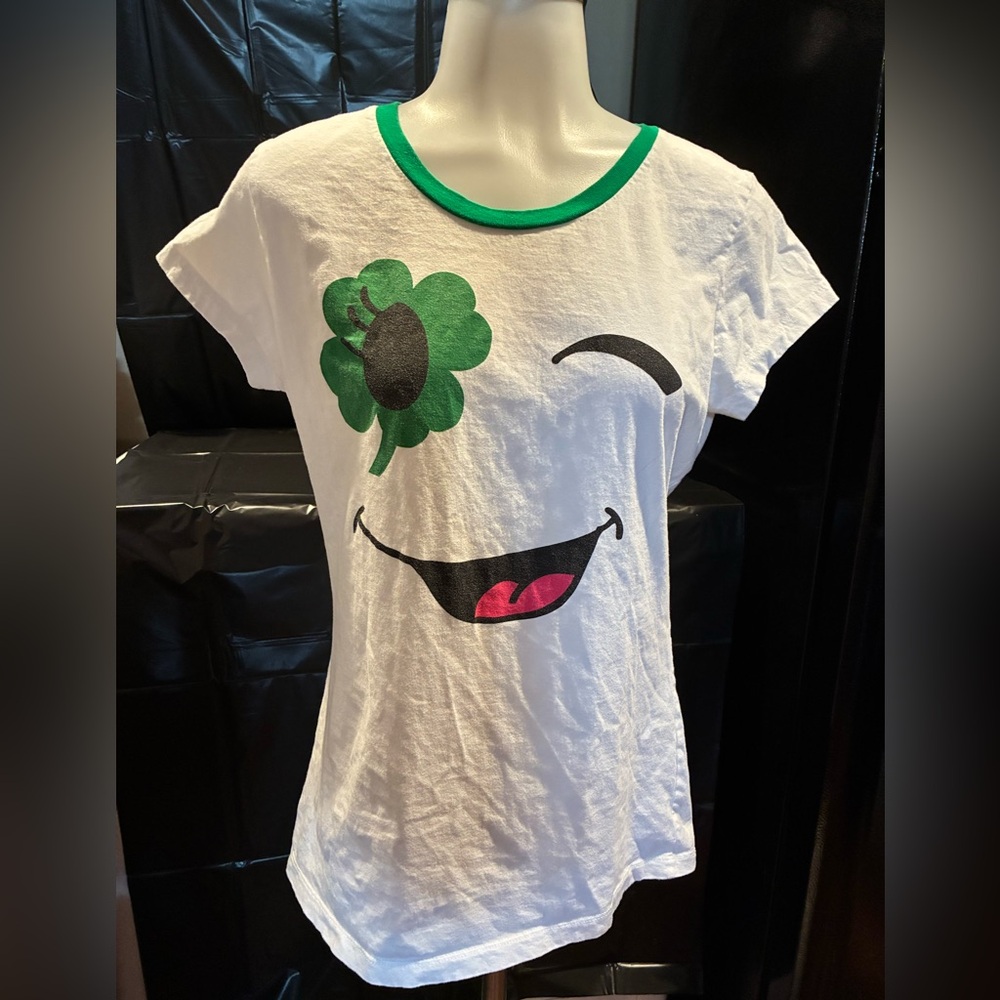Women's LUCKY Graphic Tee XL - White and Green St Patrick’s Day shirt